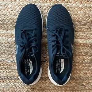 Skechers Air-Cooled Arch Fit Size 7.5